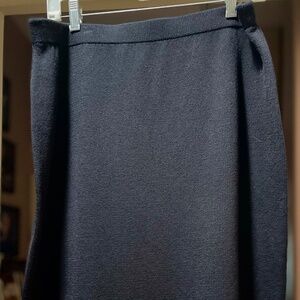 St. John Short Skirt Size 16 Black